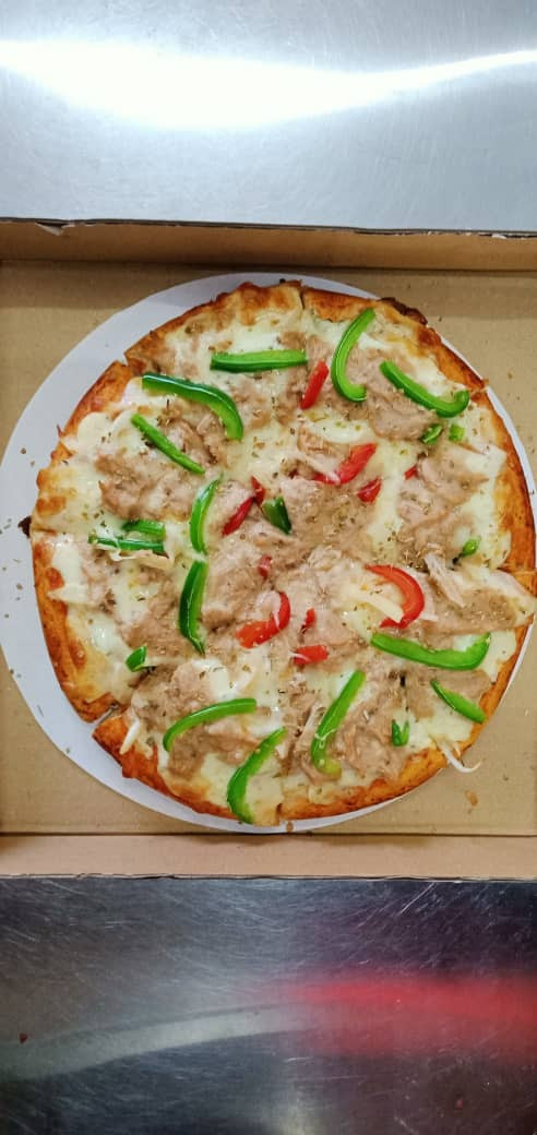 Regular 9 Inch (8 Slices) Tuna Pizza
