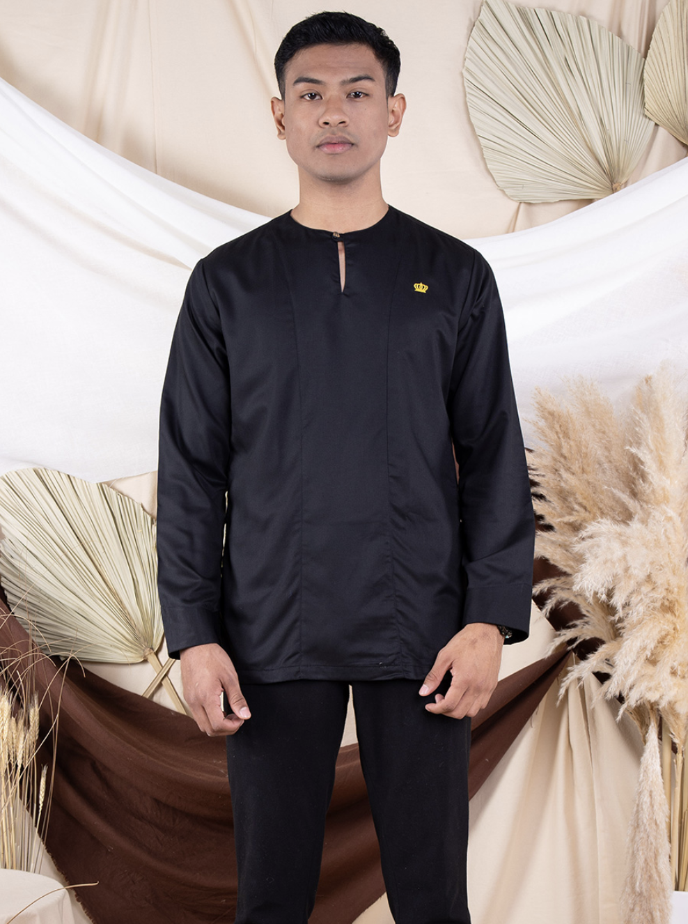 Kurta Tariq in Black