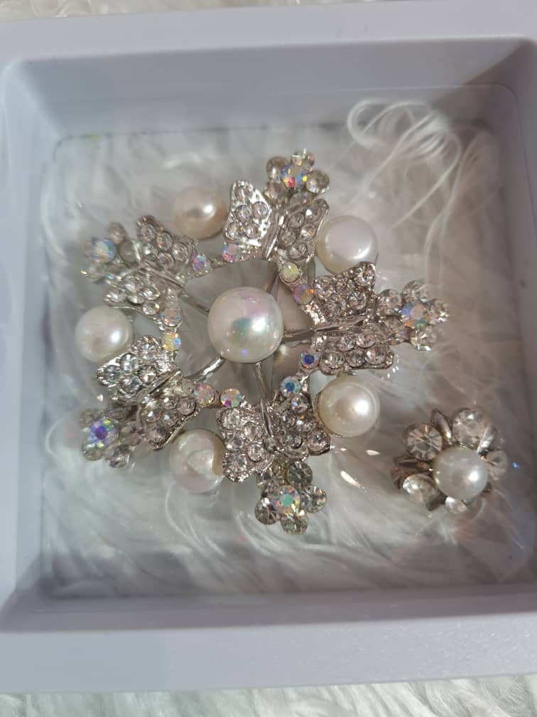 Brooch Mutiara (Silver Triangle)