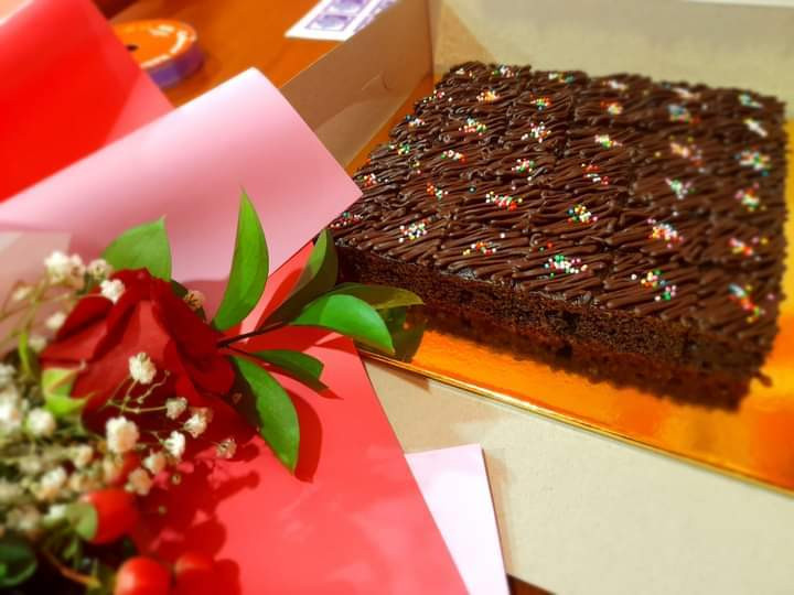 Deshtika Brownies Combo Cake 8"