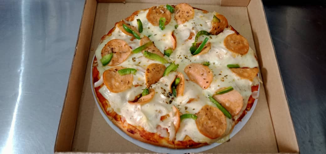 Regular 9 Inch (8 Slices) Chicken Pepperoni Pizza