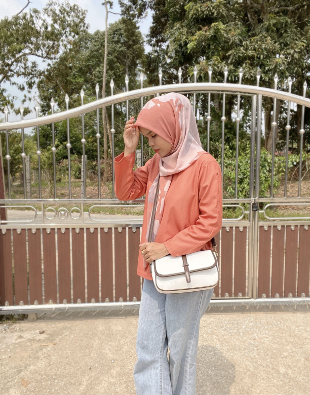 Legacy Fashionista Winda Sling Handbag