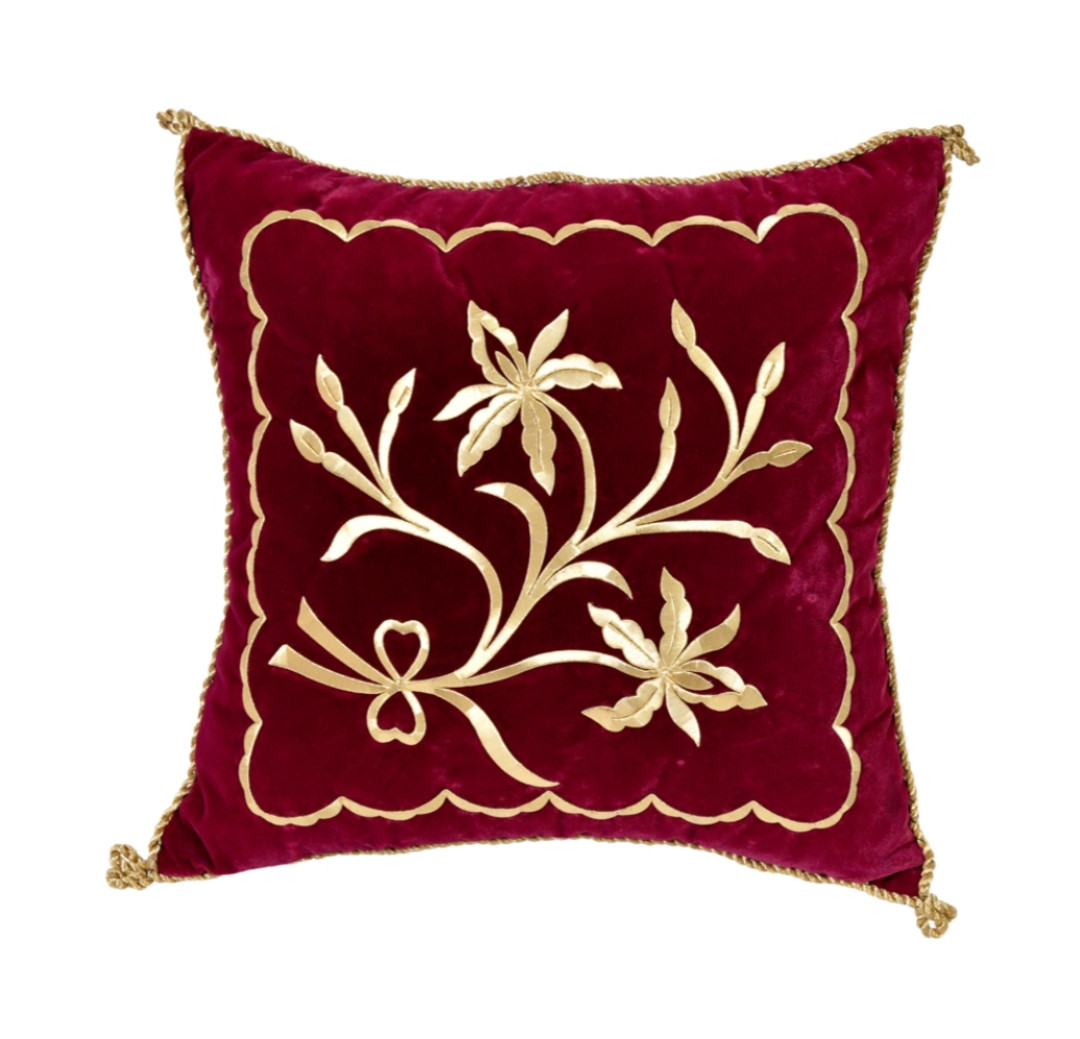 KUSYEN TEKAT BENANG EMAS