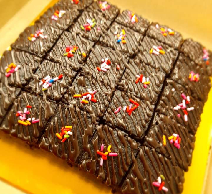 Deshtika Brownies Cake 8"