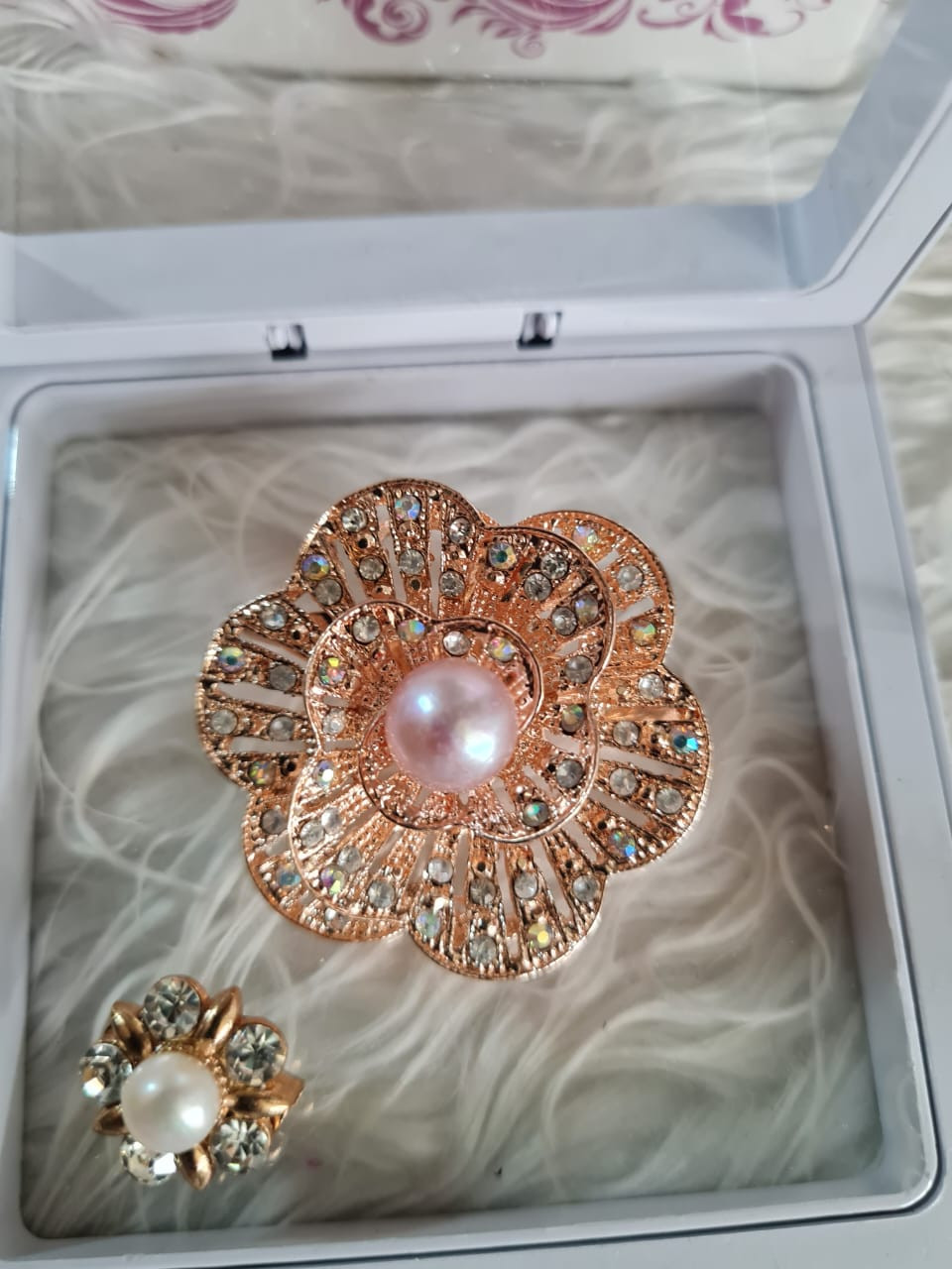 Brooch Mutiara (Flower)
