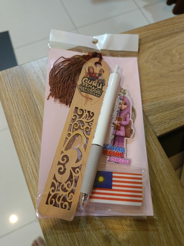 PENANDA BUKU UKIRAN LASER