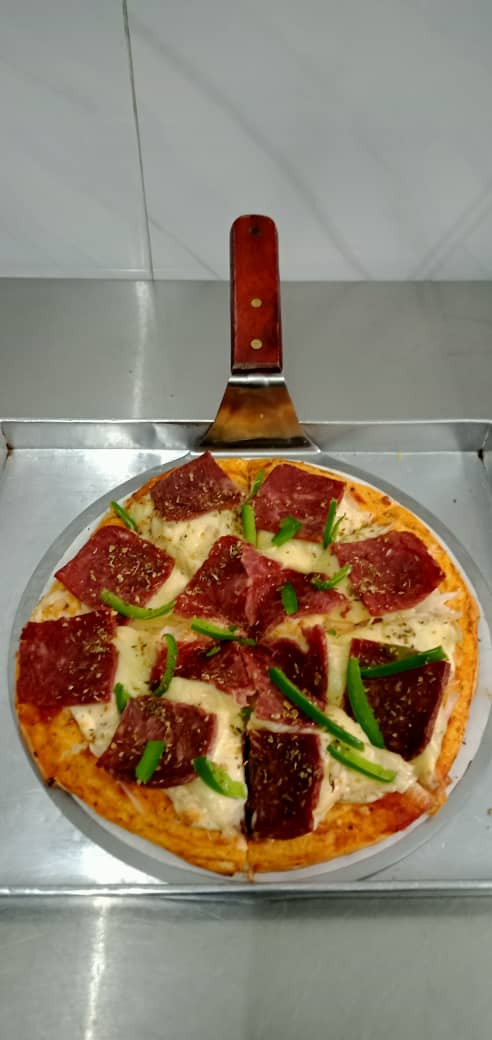 Regular 9 Inch (8 Slices) Beef Loaf Pizza